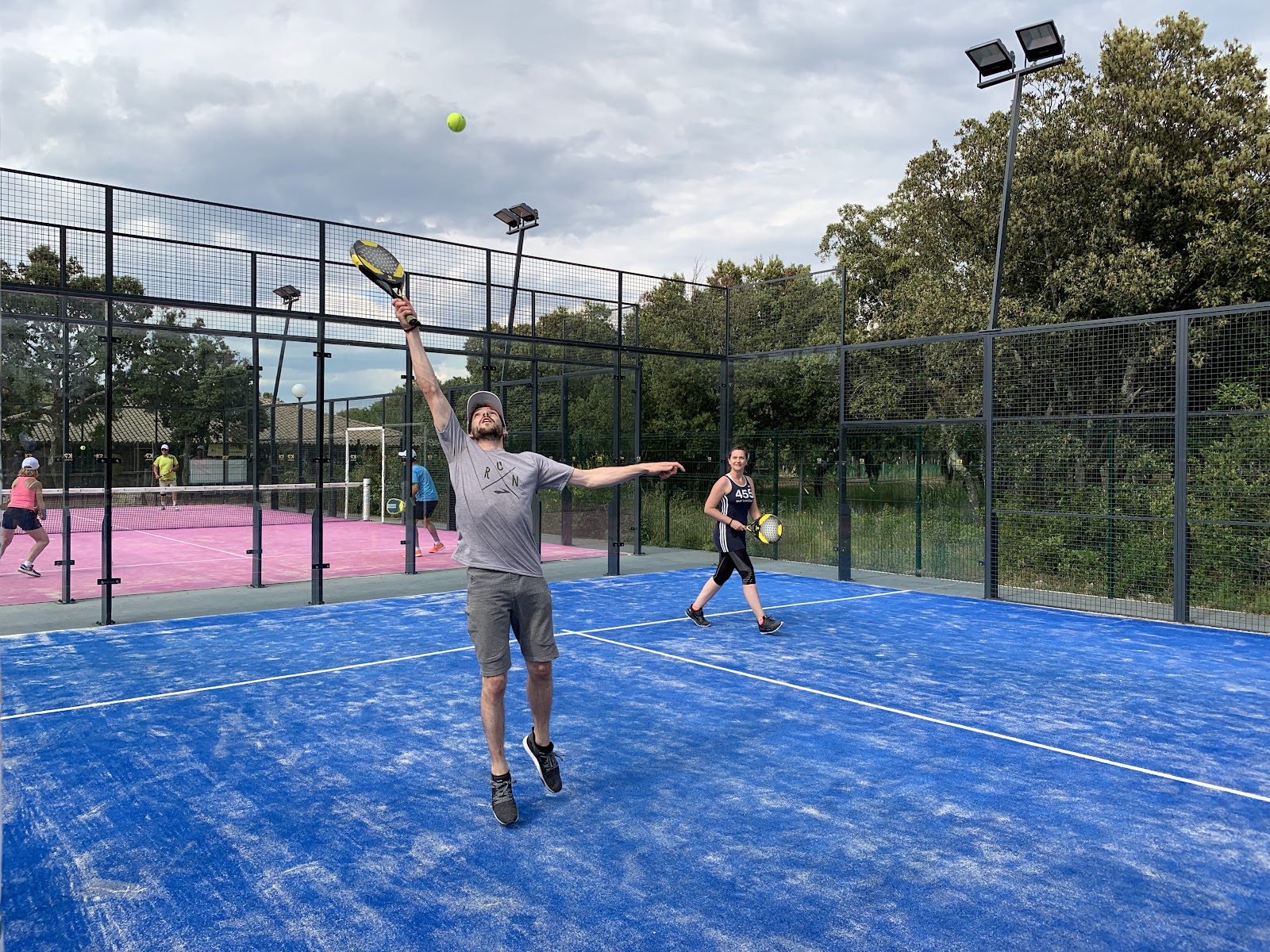 HAUTS DE NIMES PADEL CLUB, club de padel à Nîmes