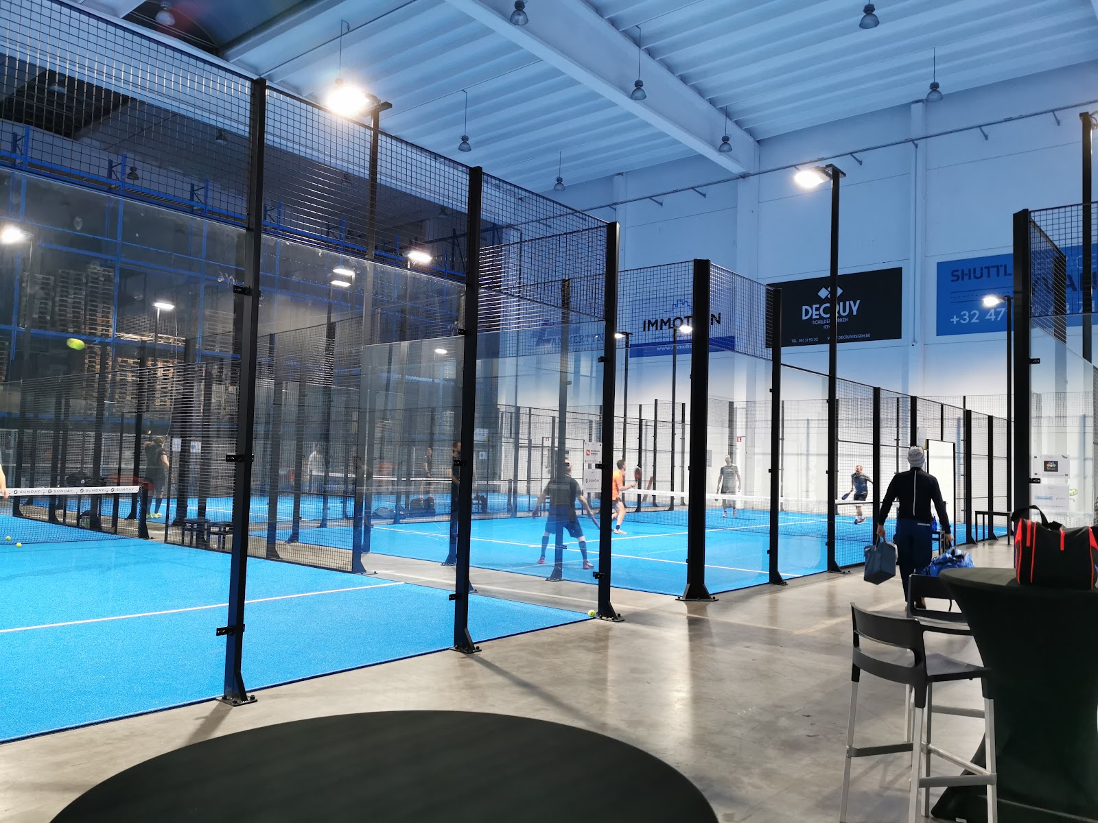 Indoor Padel by Vision 21 @ Adirack, club de padel à Roeselare